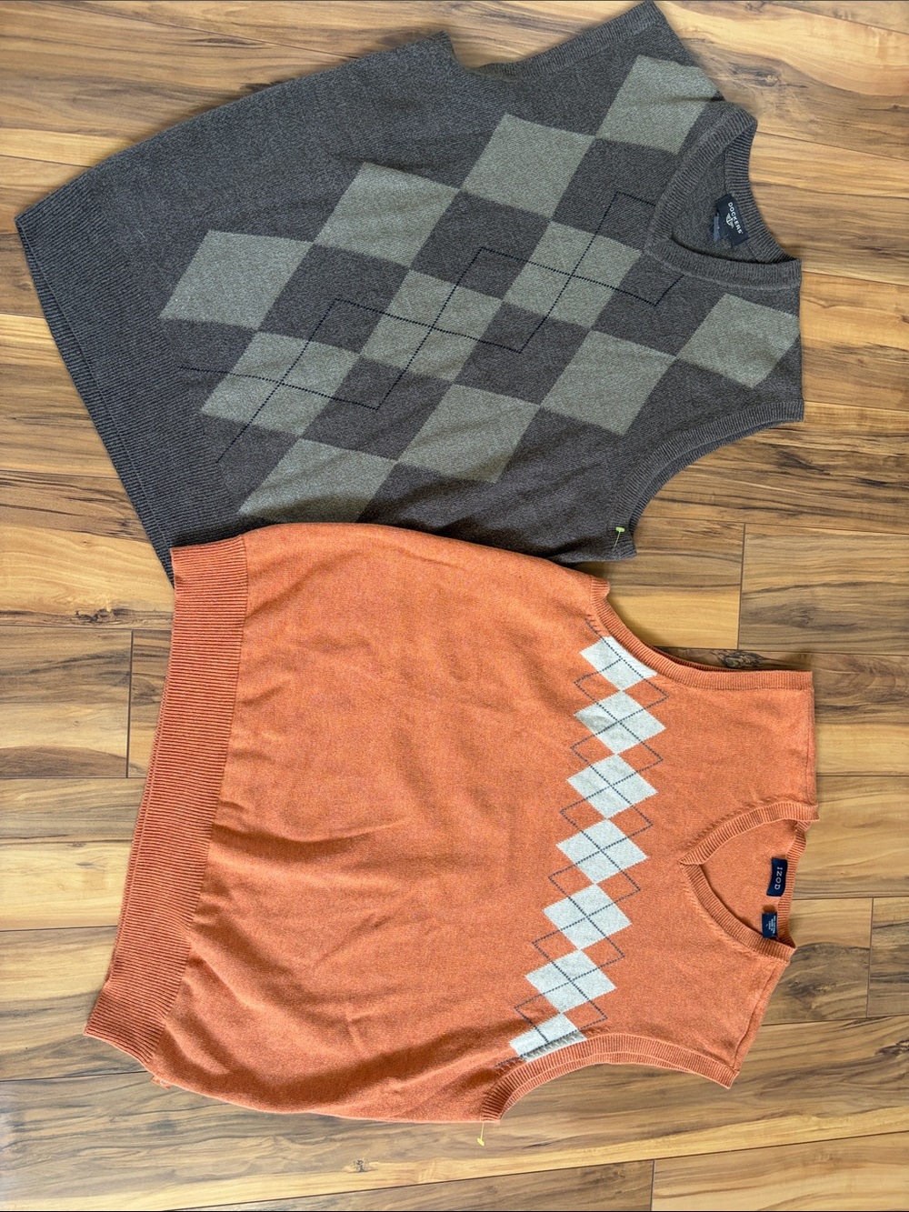 NWOT Vintage 90’s Men's Orange and Brown Argyle V‑Neck Sweater Vests SZ Large